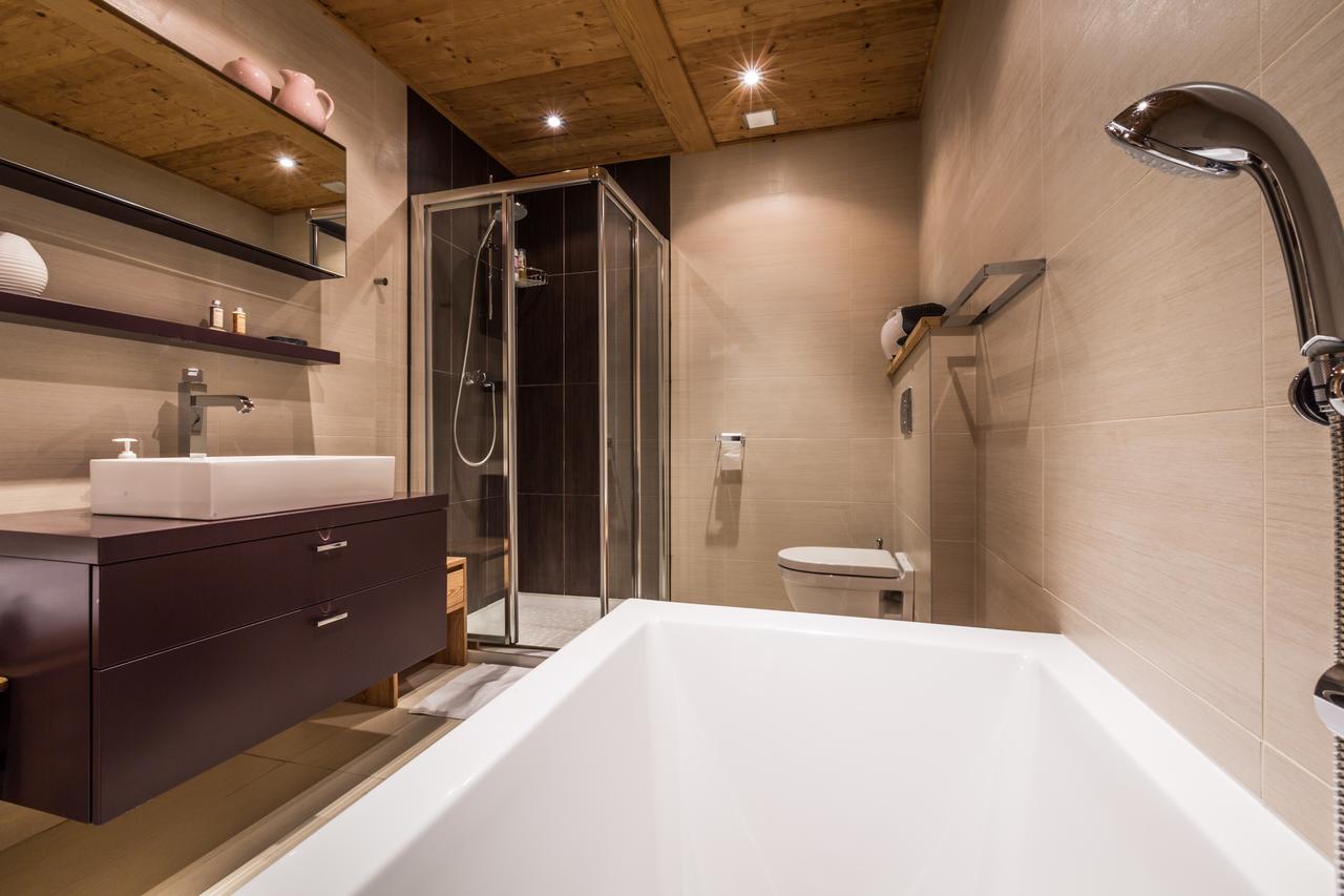 Apartment Au Bon Coin - Luxury Chamonix Hidden Haven, Mont Blanc View, Hot Tub And Garden Ngoại thất bức ảnh